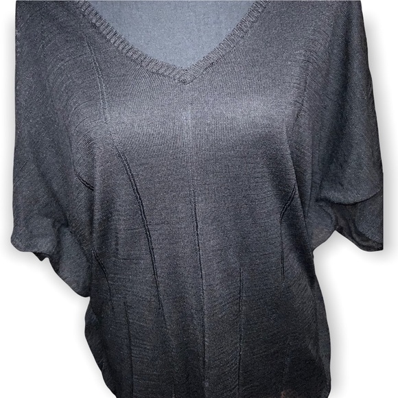 Distressed short sleeve sweater - Picture 4 of 4